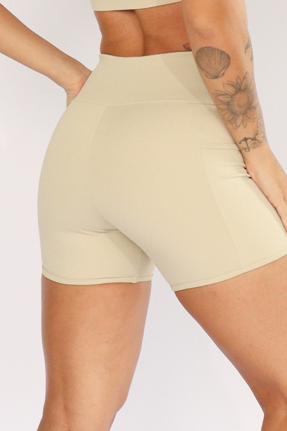 Short Dynamic Supreme